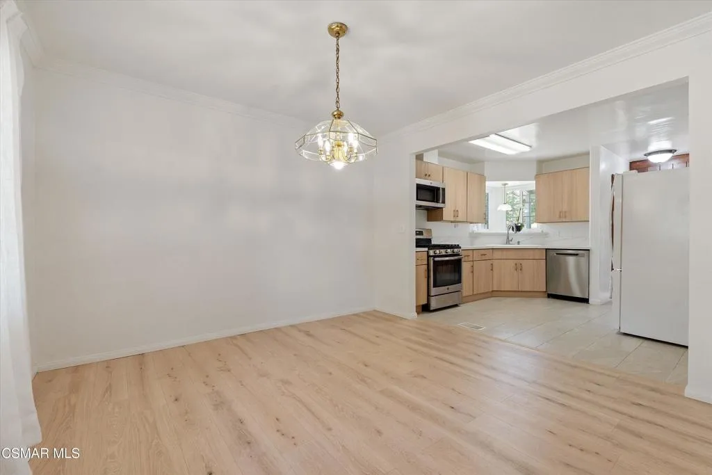 1130 N Maple Street, Burbank, California 91505 — photo 4