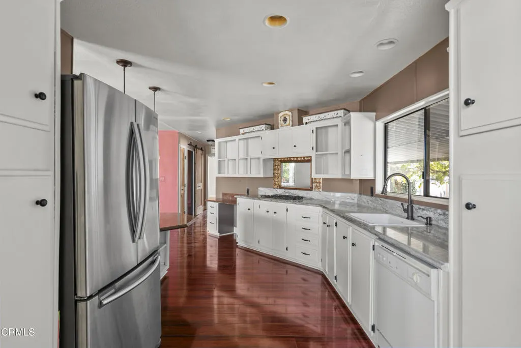 15-kitchen-refrigerator-and-barn-door