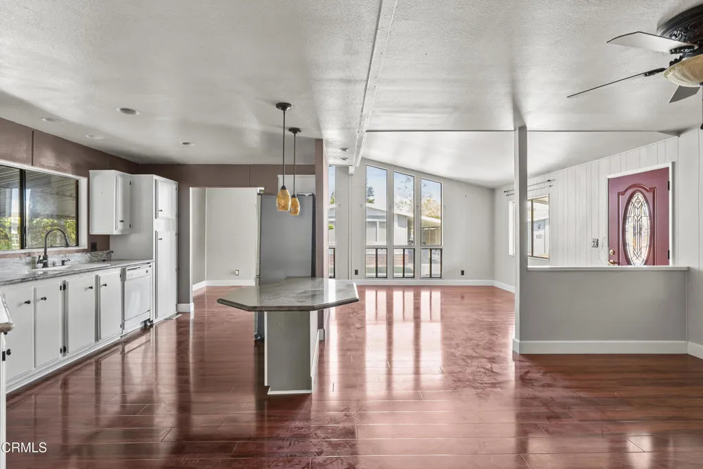06-great-room-open-floor-plan