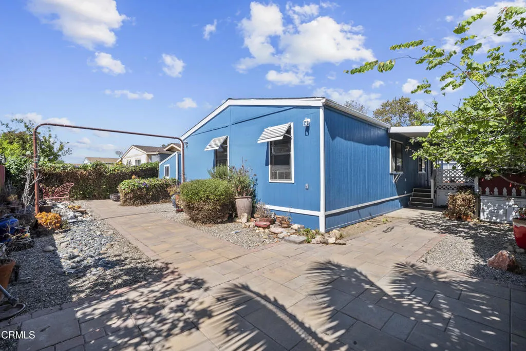 28-side-yard-exterior