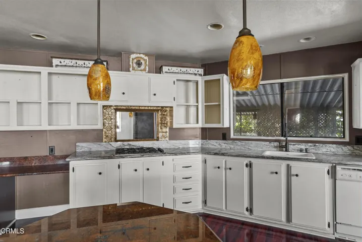 14-kitchen-cooktop-and-desk-nook