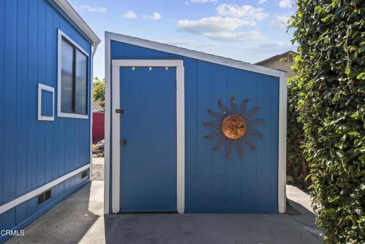 32-storage-shed-included