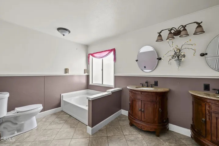 21-primary-bath-soaker-tub