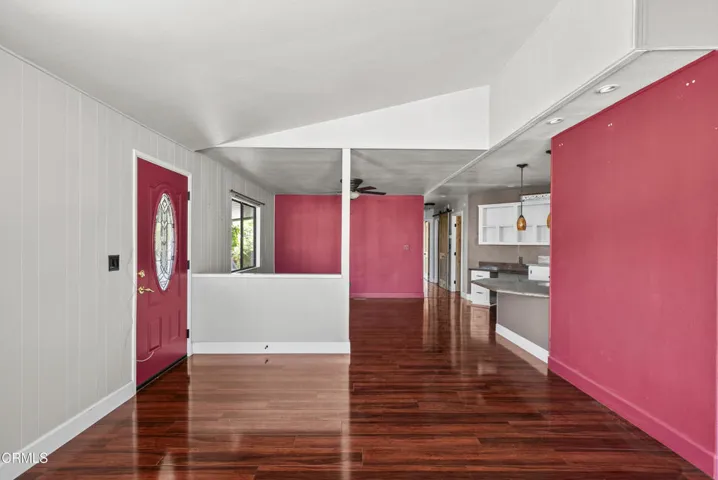 05-entry-foyer