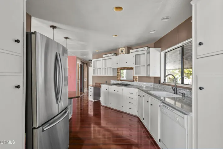 15-kitchen-refrigerator-and-barn-door
