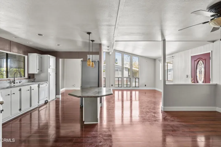 06-great-room-open-floor-plan