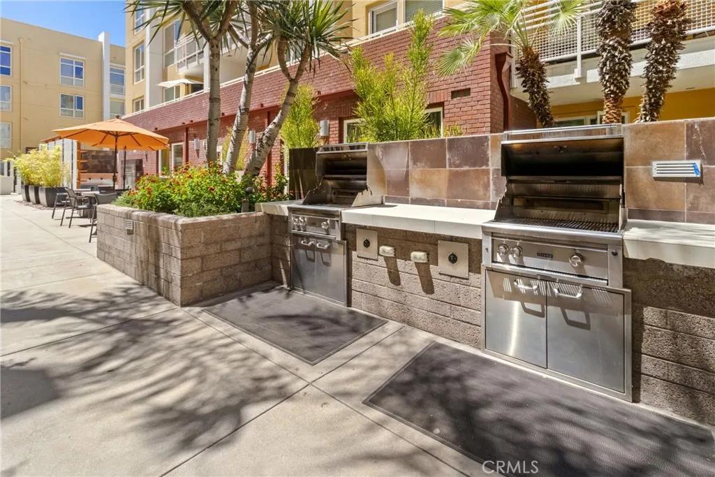 21301 Erwin Street 511, Woodland Hills, California 91367 — photo 4