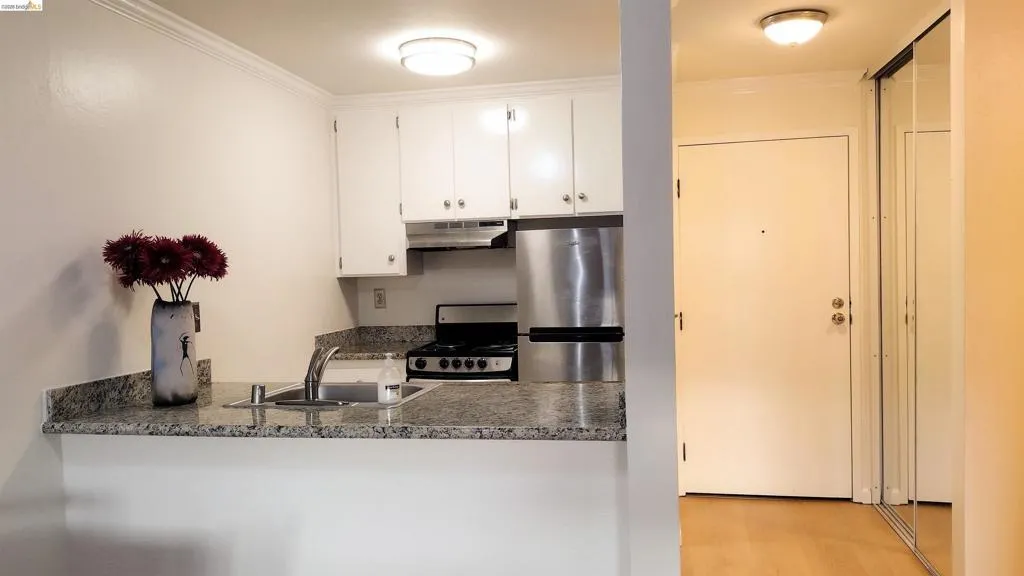 288 Whitmore St, Oakland, California 94611 — photo 4