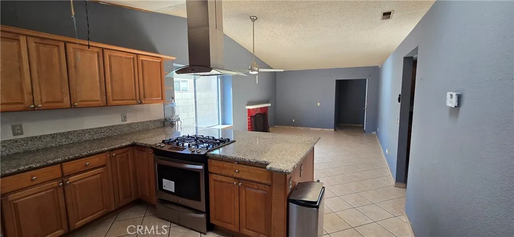 1961 Overland, Colton, California 92324 — photo 4