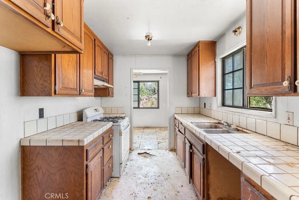 31707 Furst Street, Lucerne Valley, California 92356 — photo 4