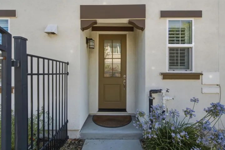 Private Entrance to Addl unit