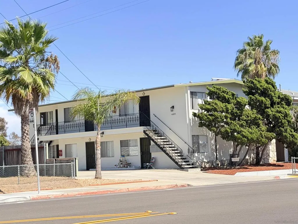 4495 Clairemont Dr