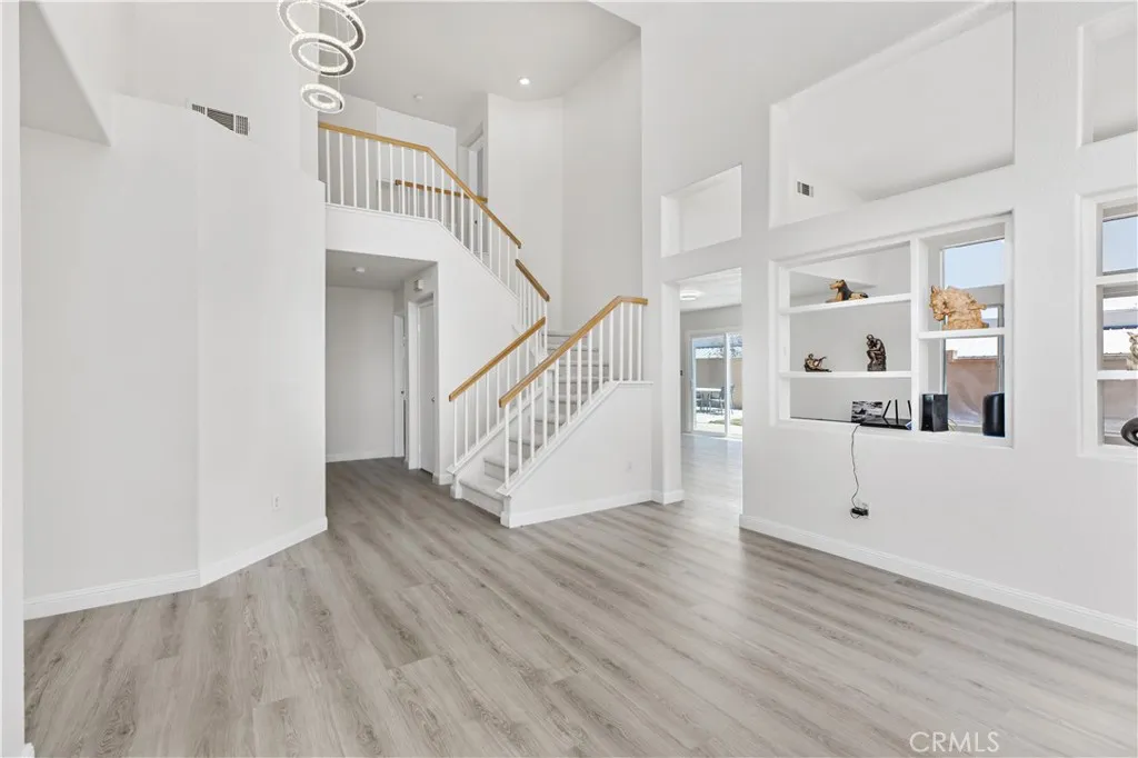 Entry/living room