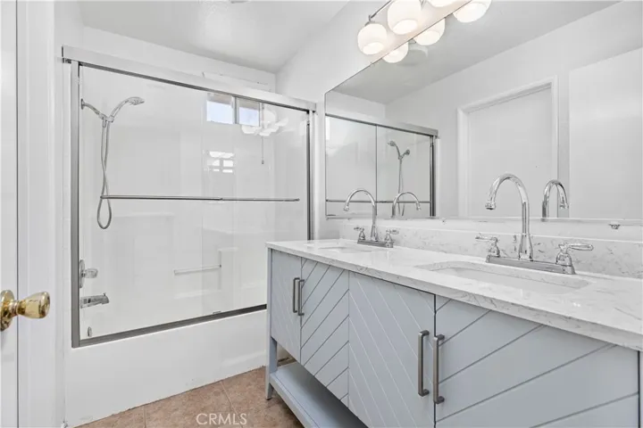 Upstairs hall bathroom