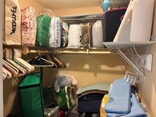 Walk-In-Closet