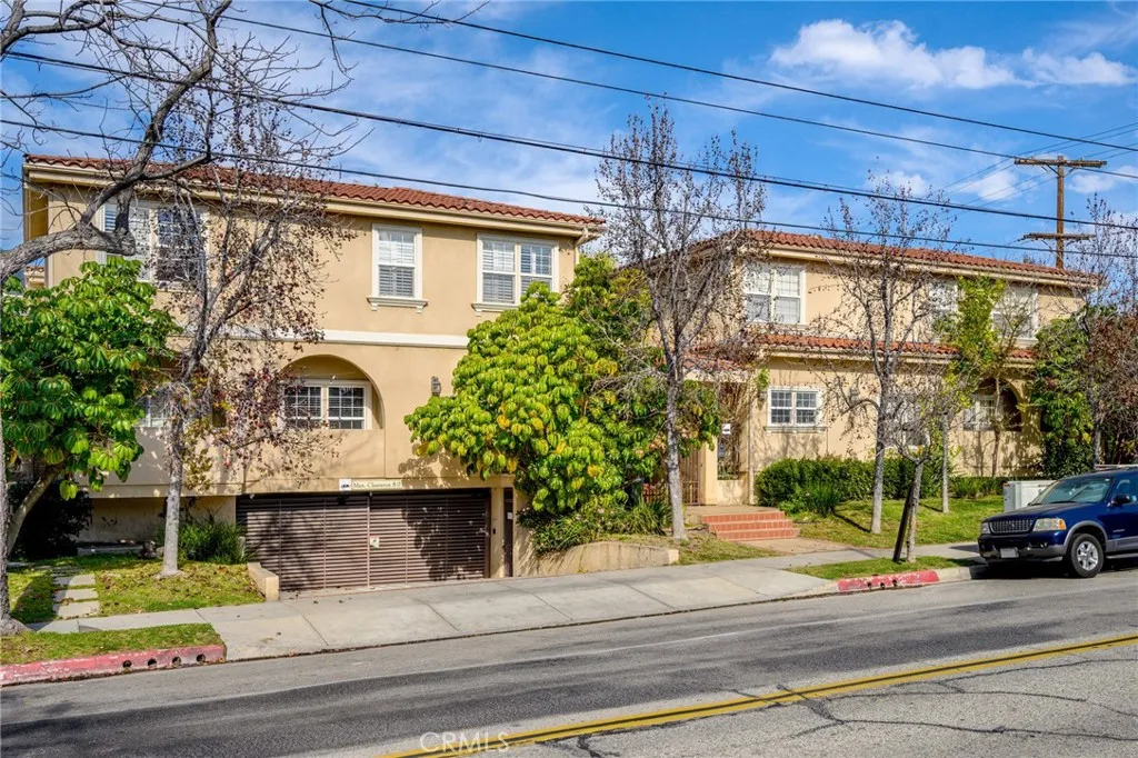 415 E Dryden