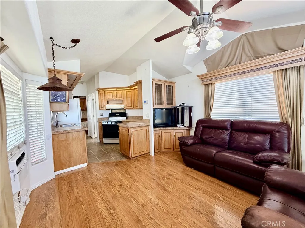 1310 Western, San Jacinto, California 92583 — photo 4