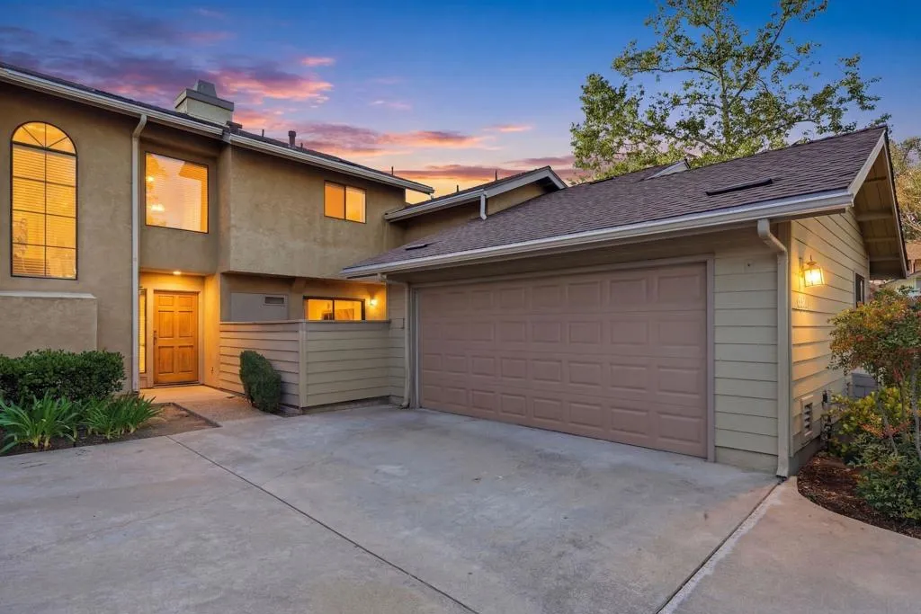 https://zimg.paragon.ice.com/ParagonImages/Property/PA/SDMLS/-519297/47/533/400/93008b741c95b402baced1cf0556069a/3/cbdfc8f612f64d6f7c9765dc581a5348/-519297-bc7bb14f-18b4-4b0d-80bd-4154edeaac24.JPG