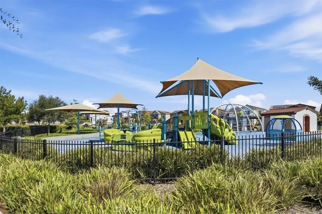 Walk distance to kids play area