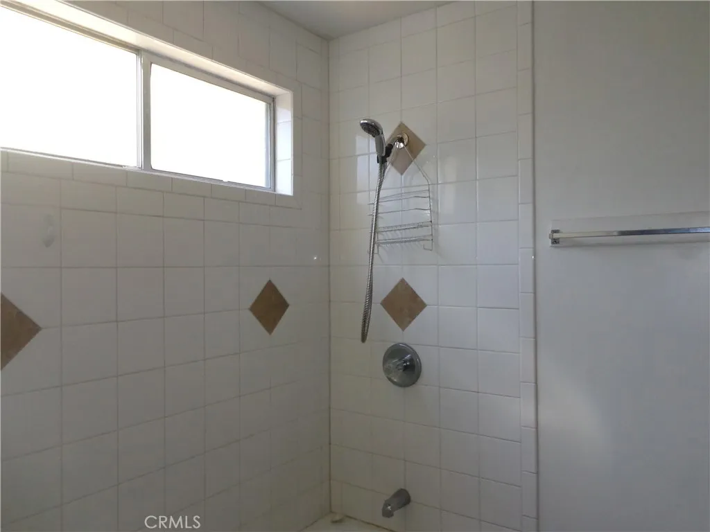 Bathroom tub/shower