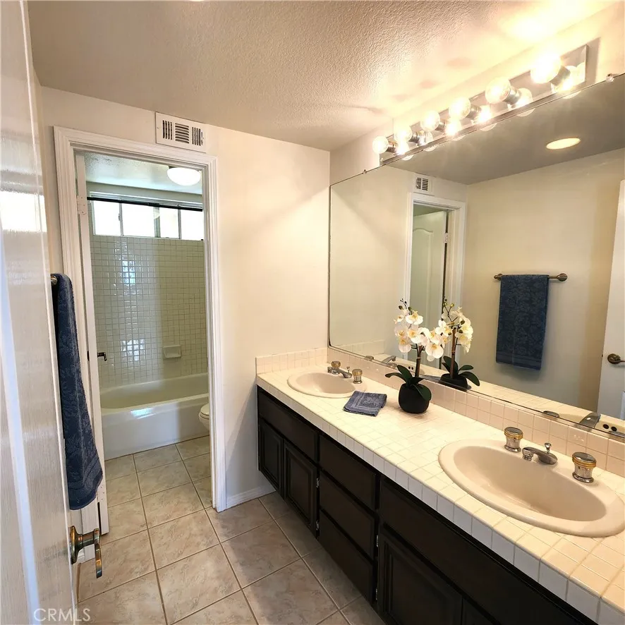 Upper level secondary Bath with dual sinks
