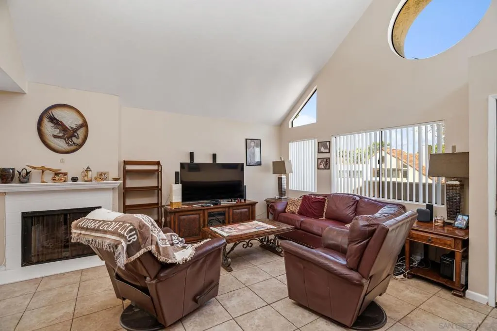 345 N Melrose Dr H, Vista, California 92083 — photo 4
