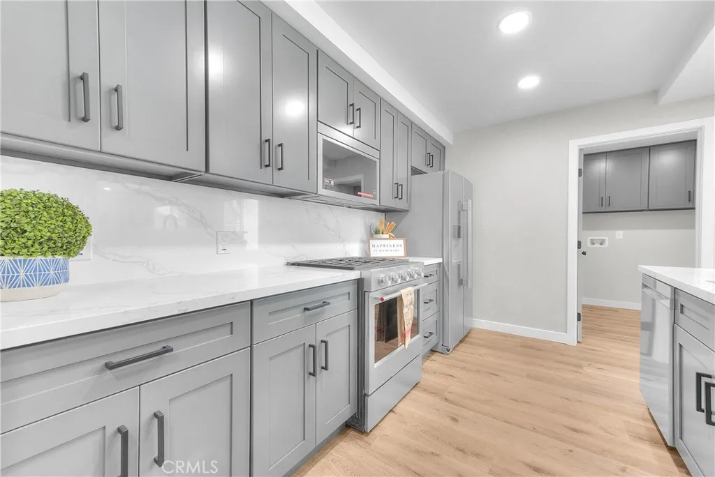Kirchen. New recessed ceiling lights.