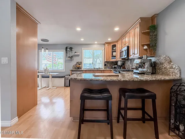 cKitchen and Dining10