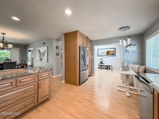 cKitchen and Dining9
