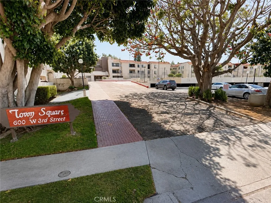 600 W 3rd St
