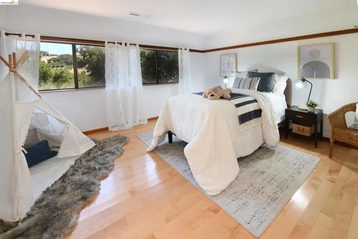 Expansive window bank with natural scenery