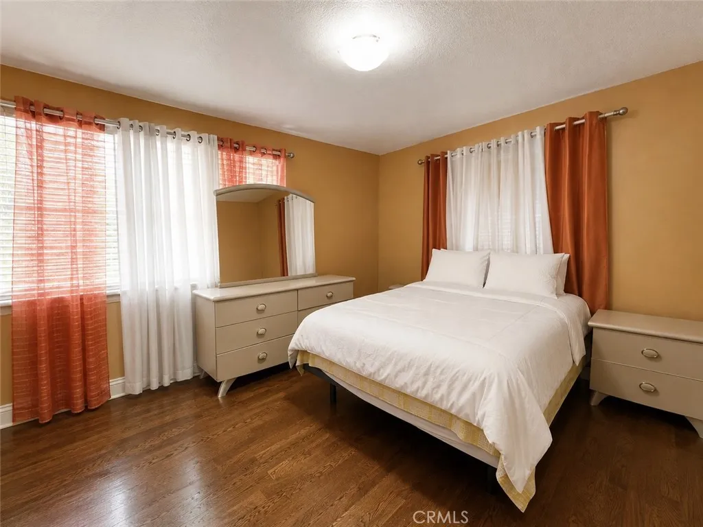 14921 Titus, Panorama City, California 91402 — photo 5