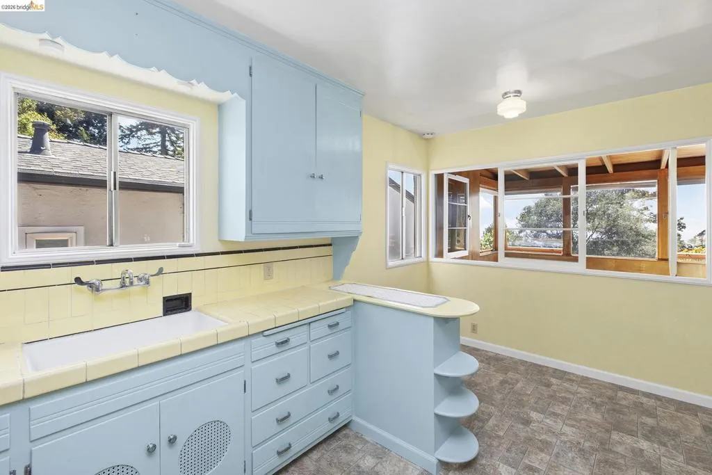 Unaltered Kitchen 1