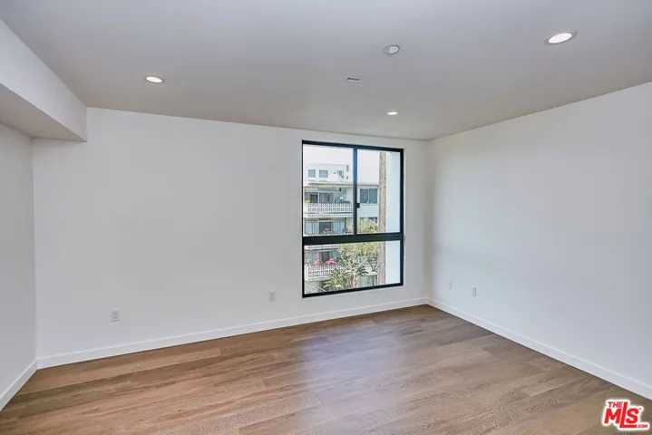 328 N Maple Drive 204, Beverly Hills, California 90210 — photo 5