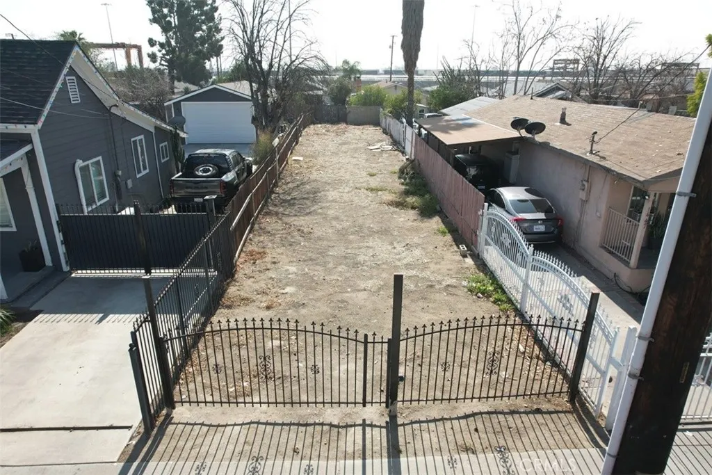 1445 W 5th