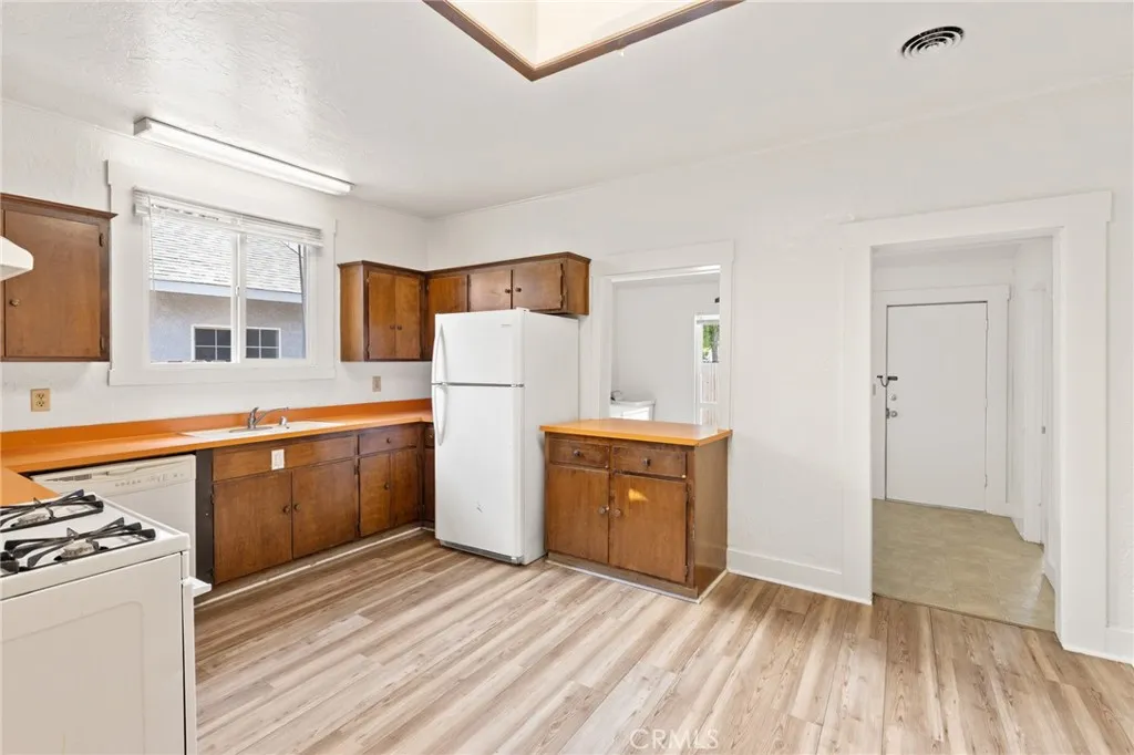 1038 W 5th Street, Chico, California 95928 — photo 5
