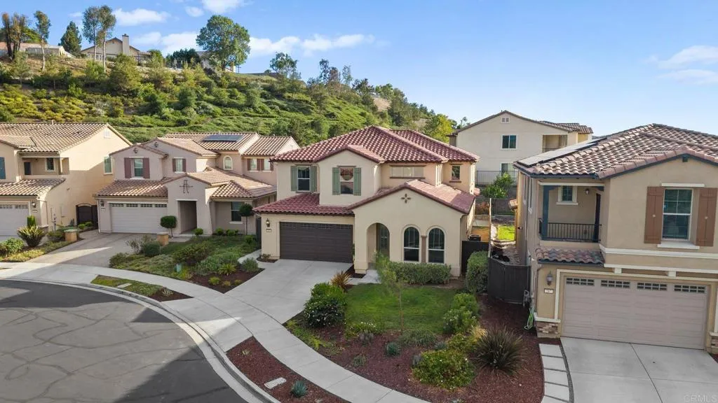 261 Flores Ln