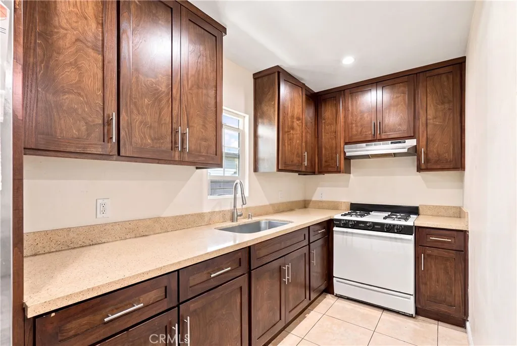 5017 S San Pedro, Los Angeles, California 90011 — photo 5