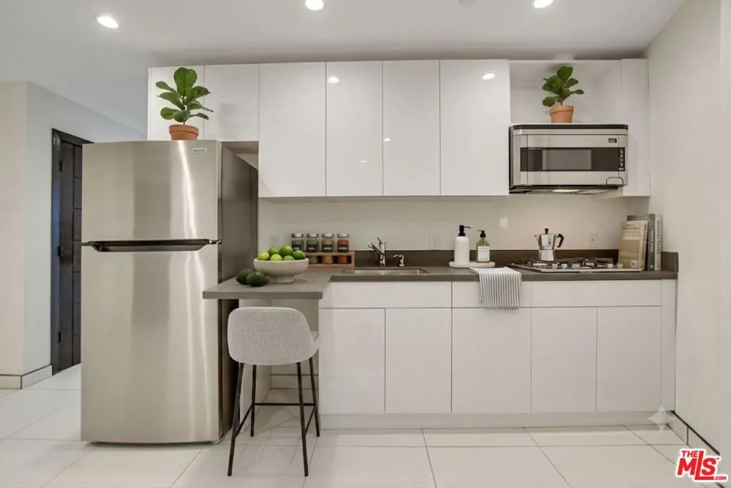 Kitchenet / Virtual Staging
