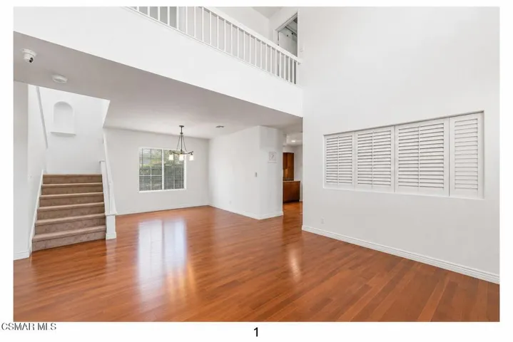 Entry/Living Room