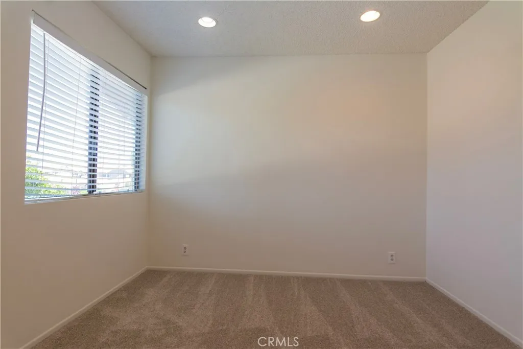 2nd bedroom with recessed lights