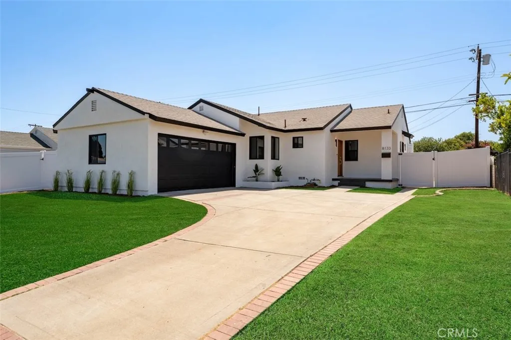 8133 Brimfield Ave