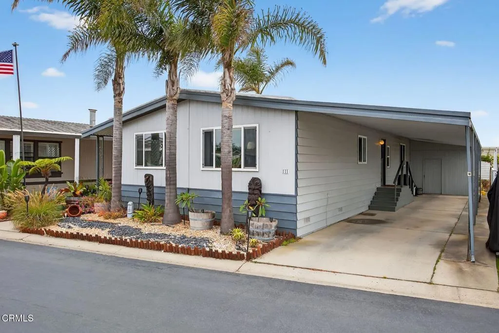 Front/Carport Front/Carport