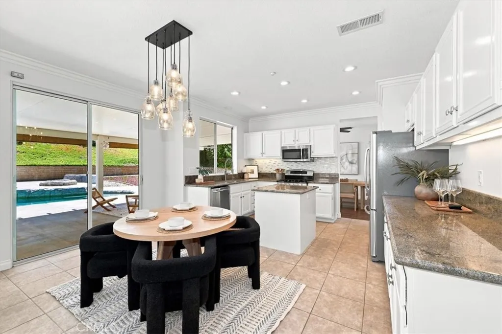 Dining Area & Kitchen