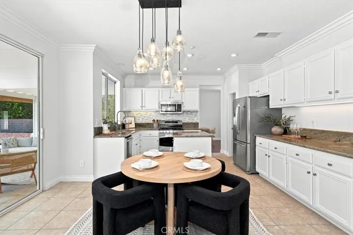 Dining Area & Kitchen