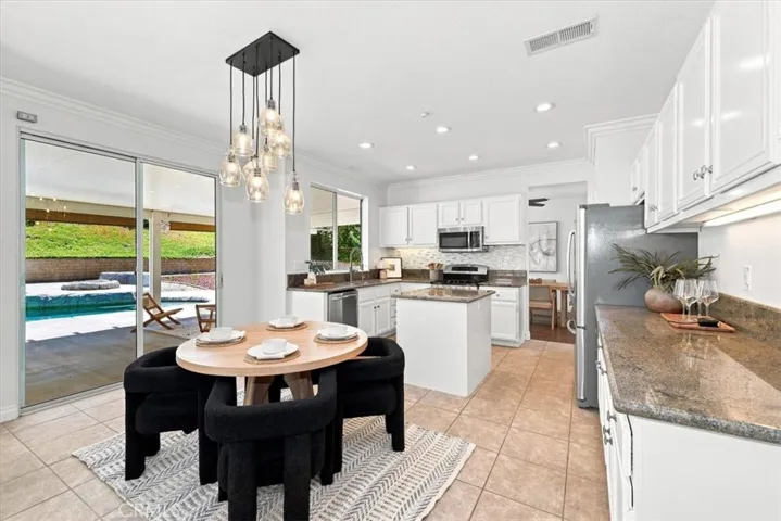 Dining Area & Kitchen