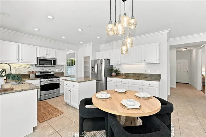 Kitchen & Dining Area
