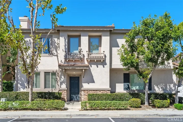 Welcome to 136 Woodcrest Lane in the desirable Vista Plaza community of Aliso Viejo.