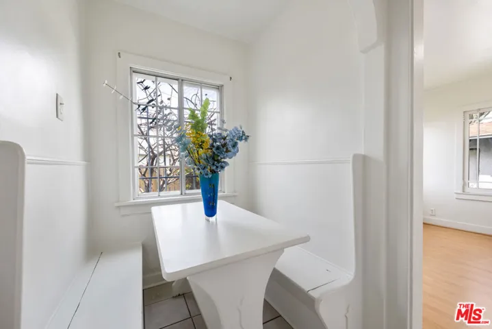 Charming built-in Breakfast no