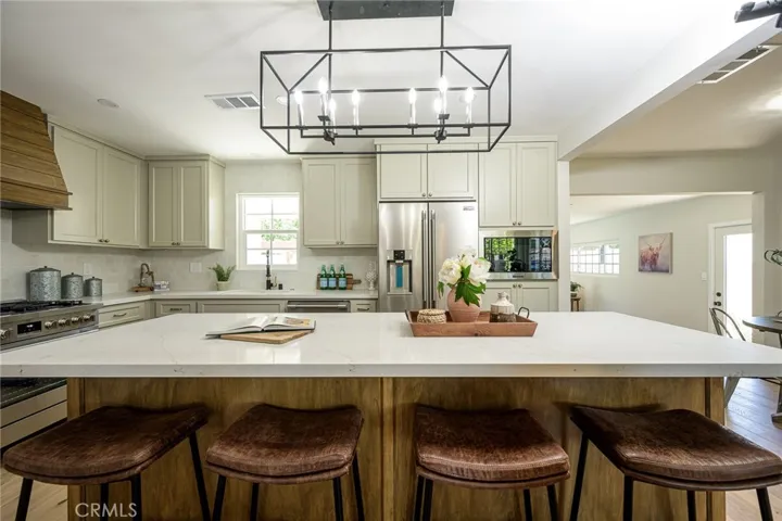 Large center island with counter top seating